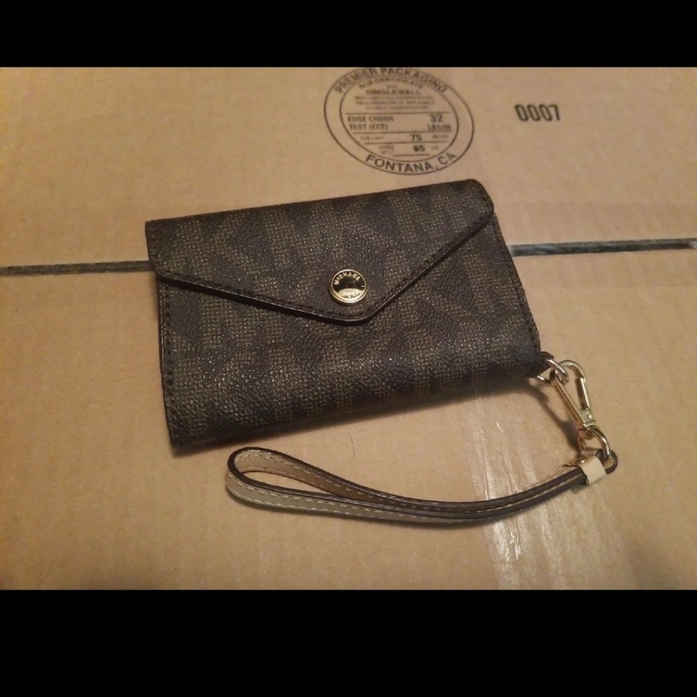 Wristlet
